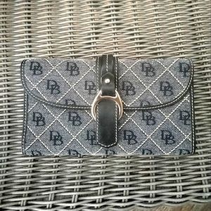 Dooney wallet